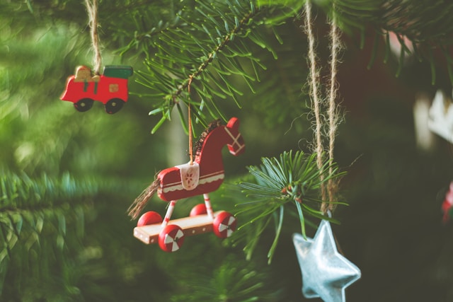 artificial-christmas-tree-us-household-retail-hero artificial-christmas-tree-us-household-retail-hero