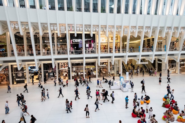 black-friday-2025-us-retail-store-traffic-hero black-friday-2025-us-retail-store-traffic-hero