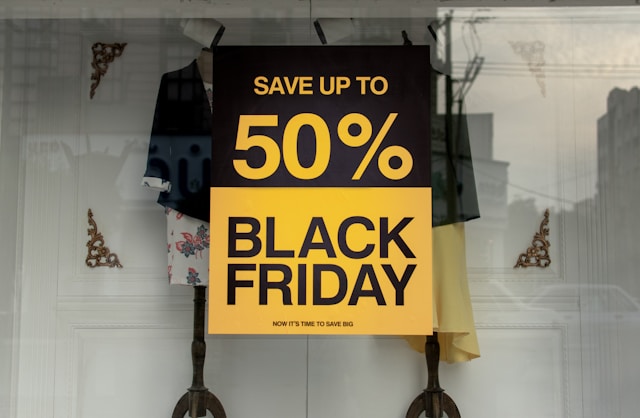 black-friday-2025-store-traffic-analysis black-friday-2025-store-traffic-analysis