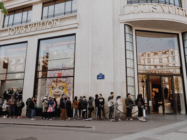 thrift-luxury-store-visits-bifurcated-retail thrift-luxury-store-visits-bifurcated-retail