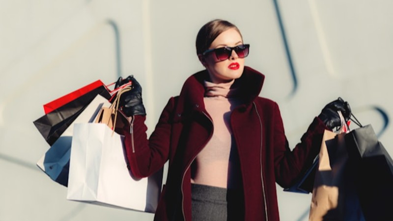 Record Holiday Weekend Shopping Surge Signals Strong Consumer Resilience in 2025 Retail Market