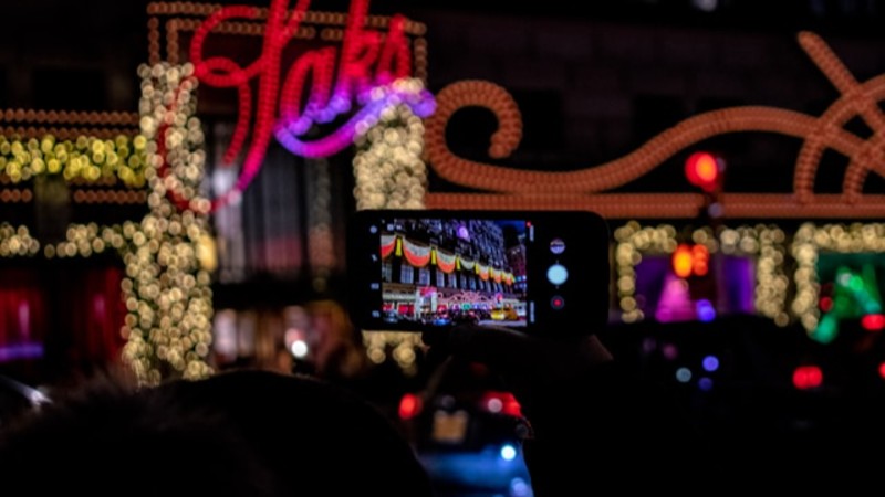 Saks Global CEO Exit Signals Deeper Restructuring as Bankruptcy Fears Mount