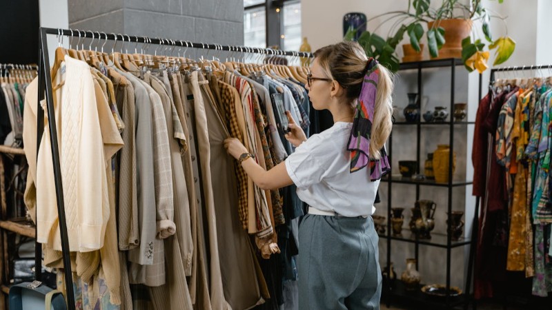 Return Processing: A Strategic Guide to Sorting & Refurbishing for Resale